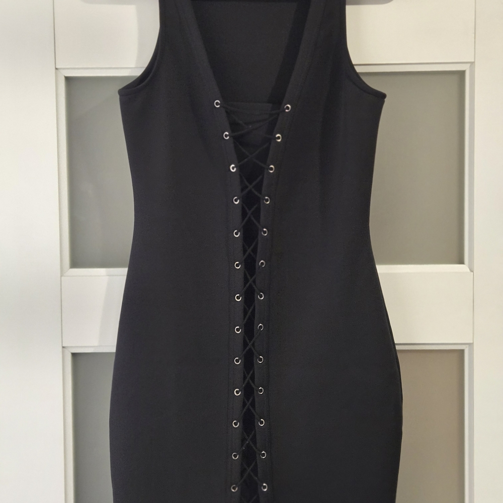 VENUS Black Lace-Up Midi Dress